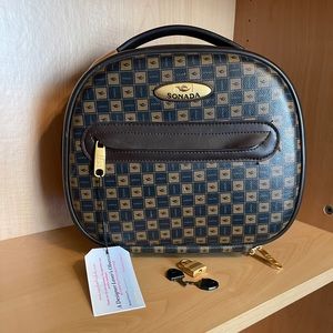 Sonada International Luggage Co LOGO Vintage Cosmetic Makeup Case + Lock & Key